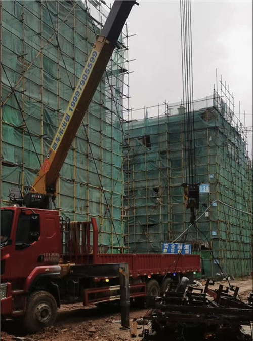 团风县“慢工细活”—— 吊车的 “微动控制” 技术