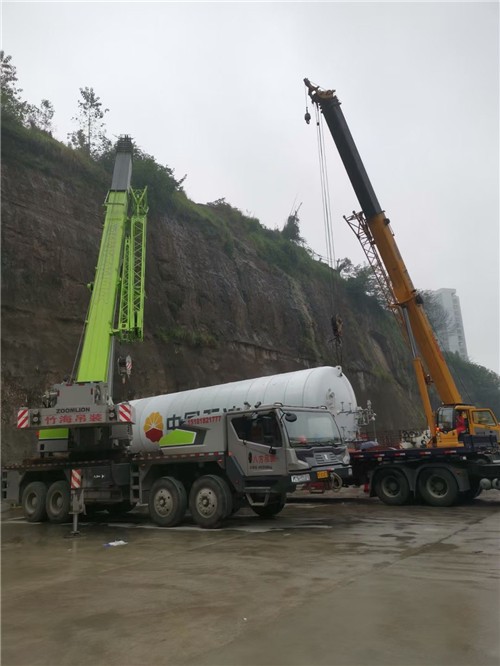 团风县“不怕风雨冻”—— 吊车的 “恶劣环境适应” 技术